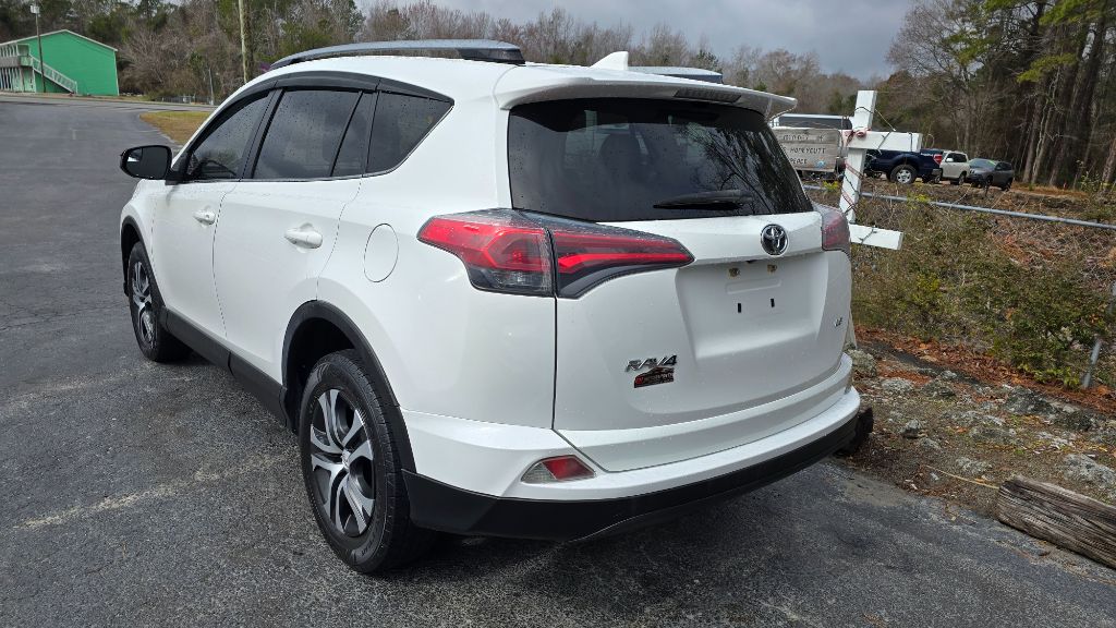 2017 Toyota RAV4 LE photo