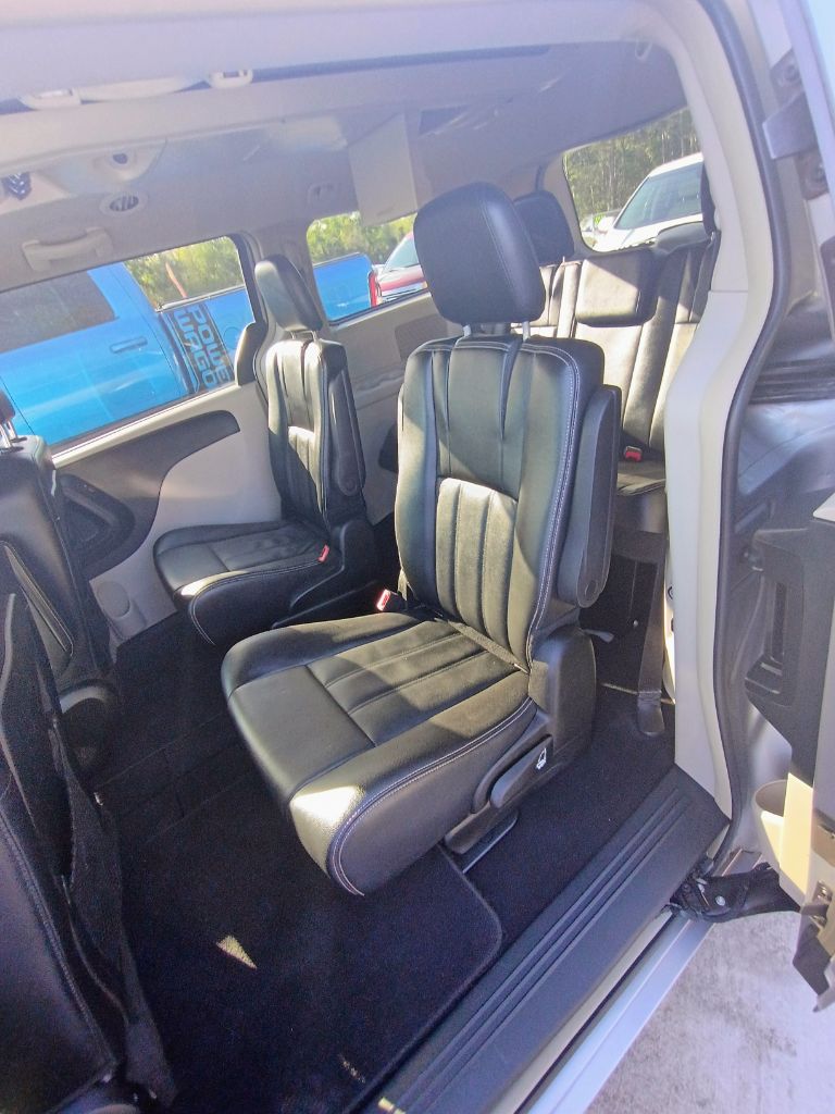 2014 Chrysler 200 - $6,900