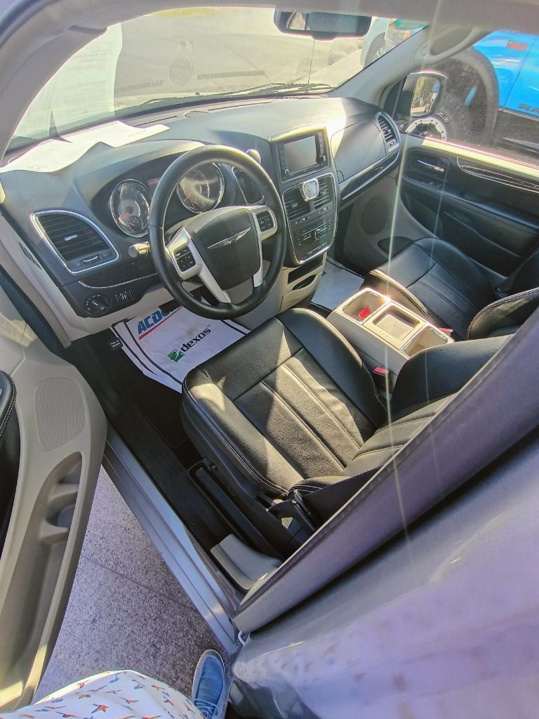2014 Chrysler 200 - $6,900