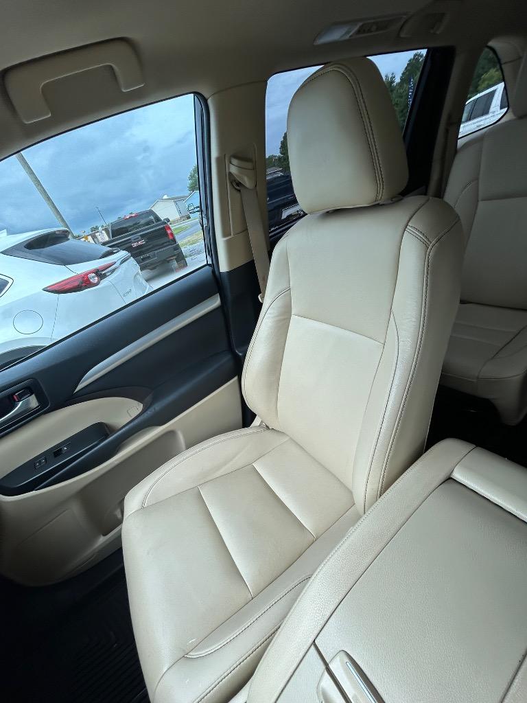 2019 Toyota Highlander - $26,500