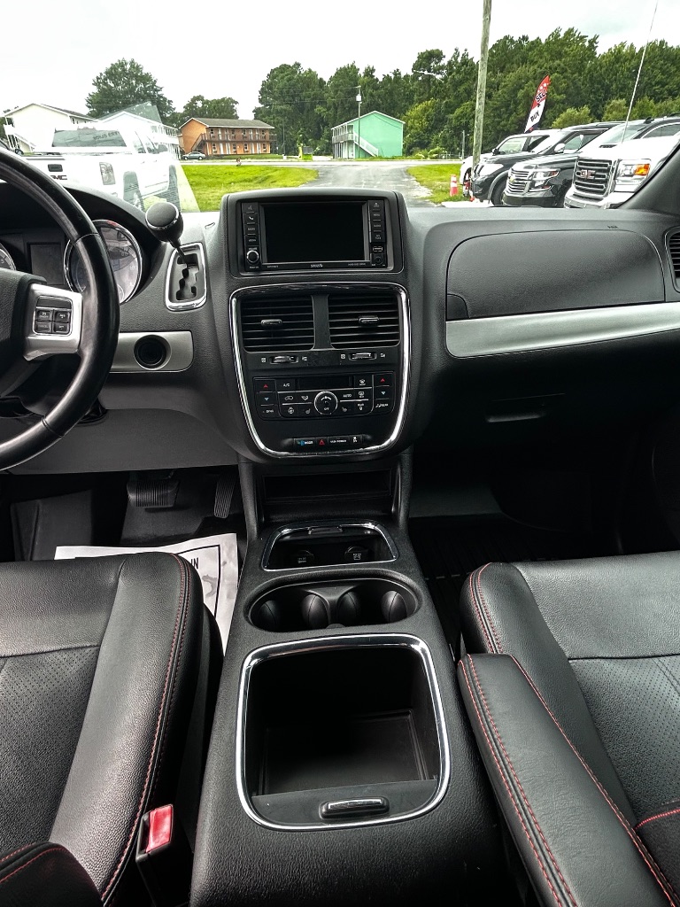 2019 Dodge Grand Caravan - $12,900