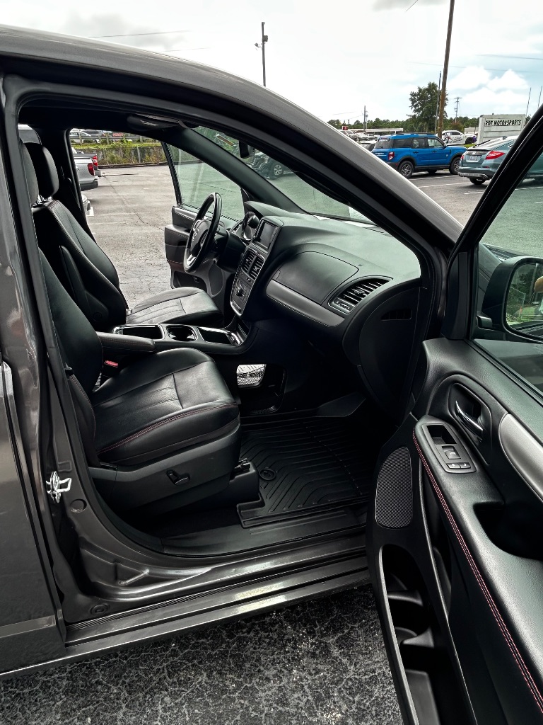 2019 Dodge Grand Caravan - $12,900