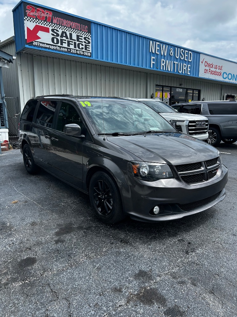 2019 Dodge Grand Caravan - $12,900