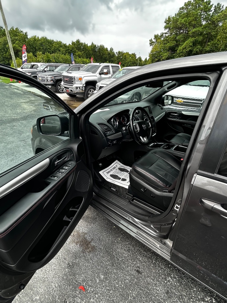 2019 Dodge Grand Caravan - $12,900
