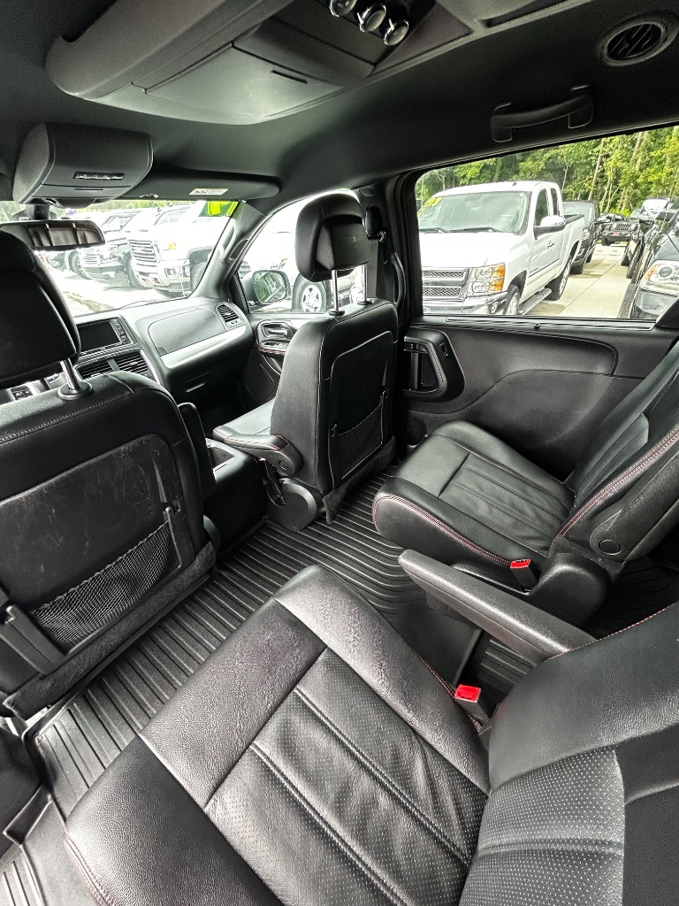 2019 Dodge Grand Caravan - $12,900