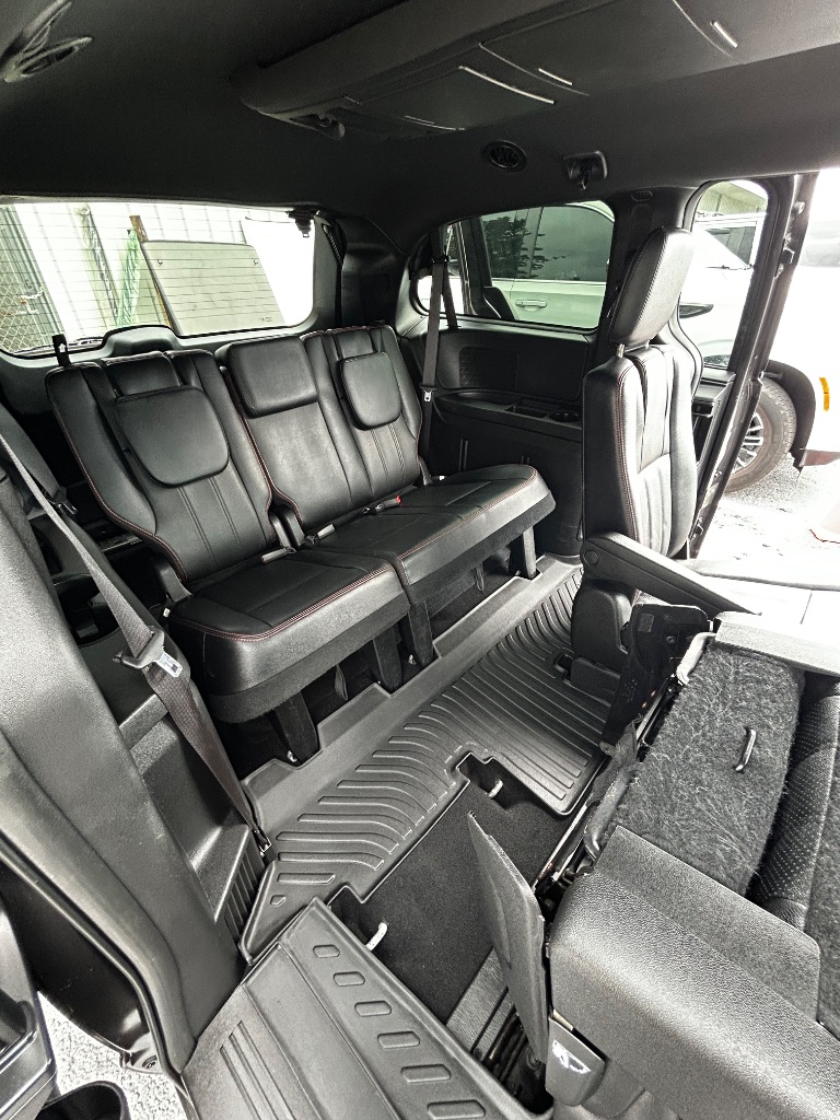 2019 Dodge Grand Caravan - $12,900
