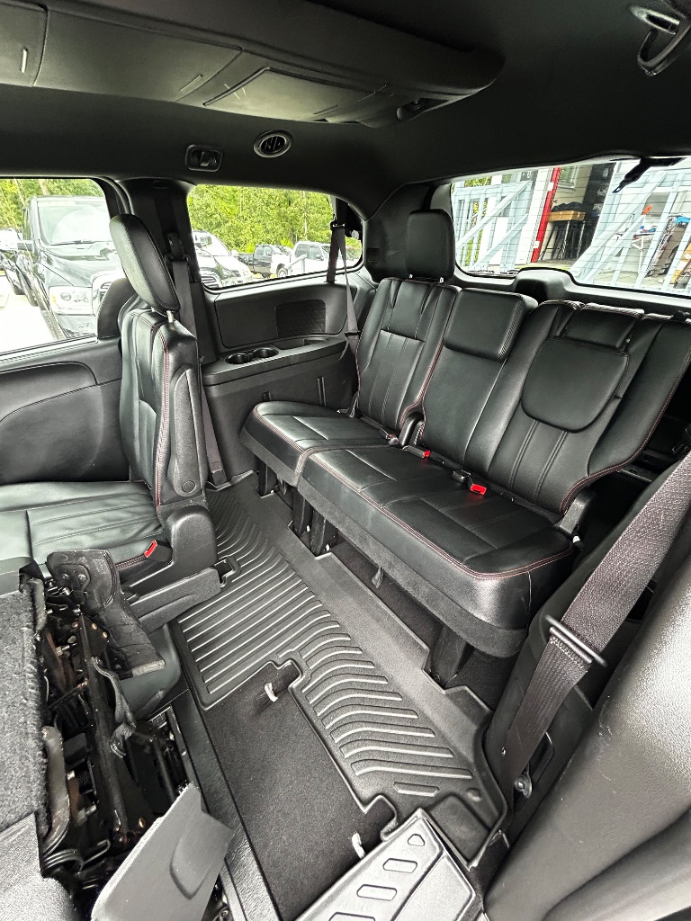 2019 Dodge Grand Caravan - $12,900