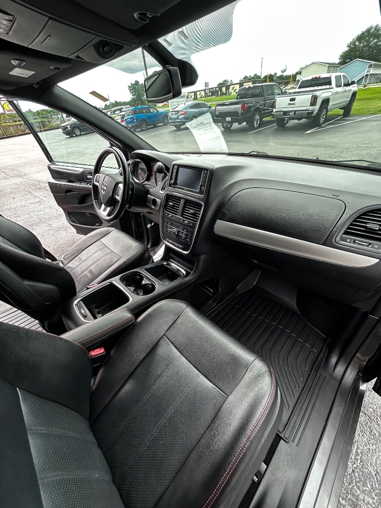 2019 Dodge Grand Caravan - $12,900