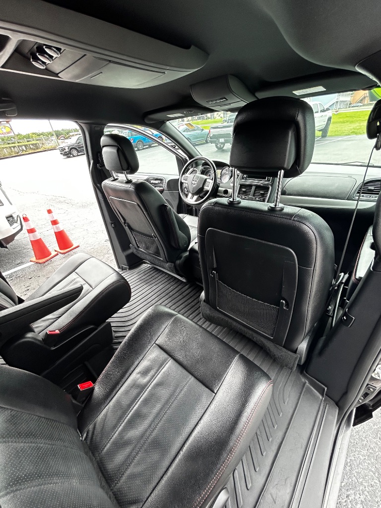 2019 Dodge Grand Caravan - $12,900