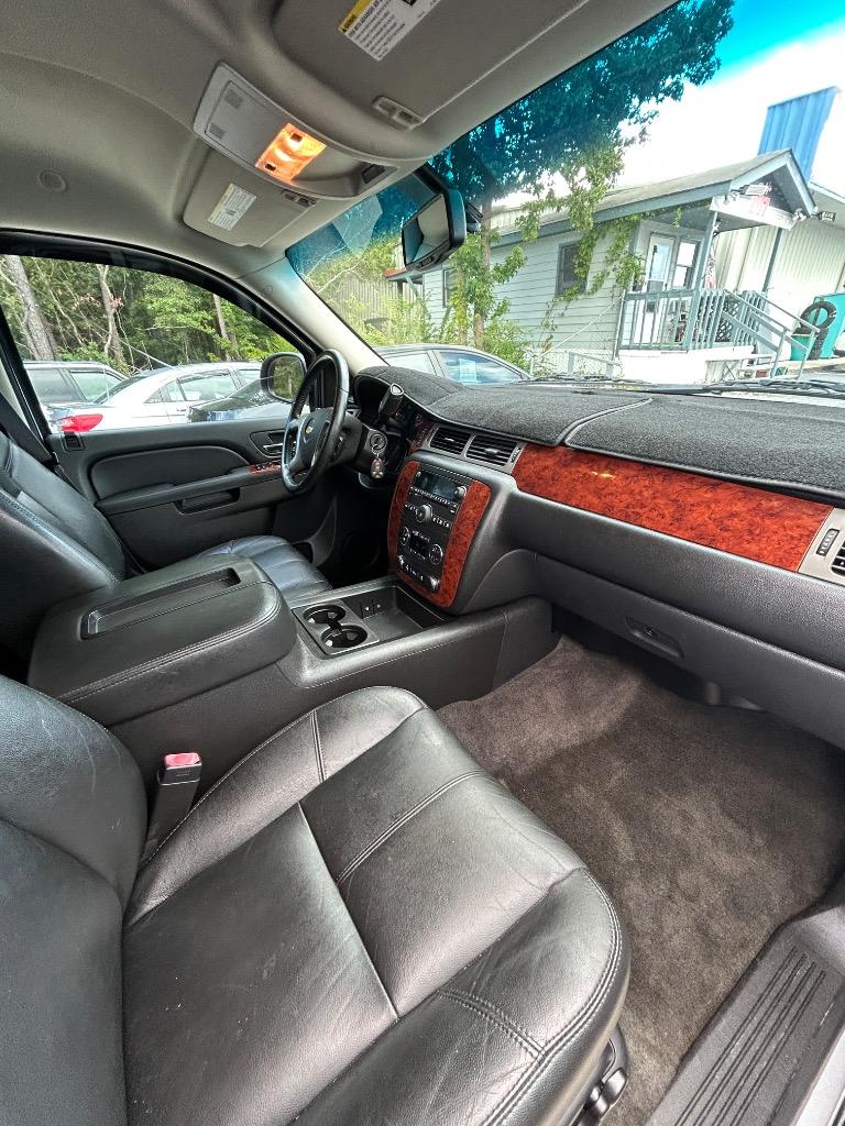 2013 Chevrolet Suburban - $12,900