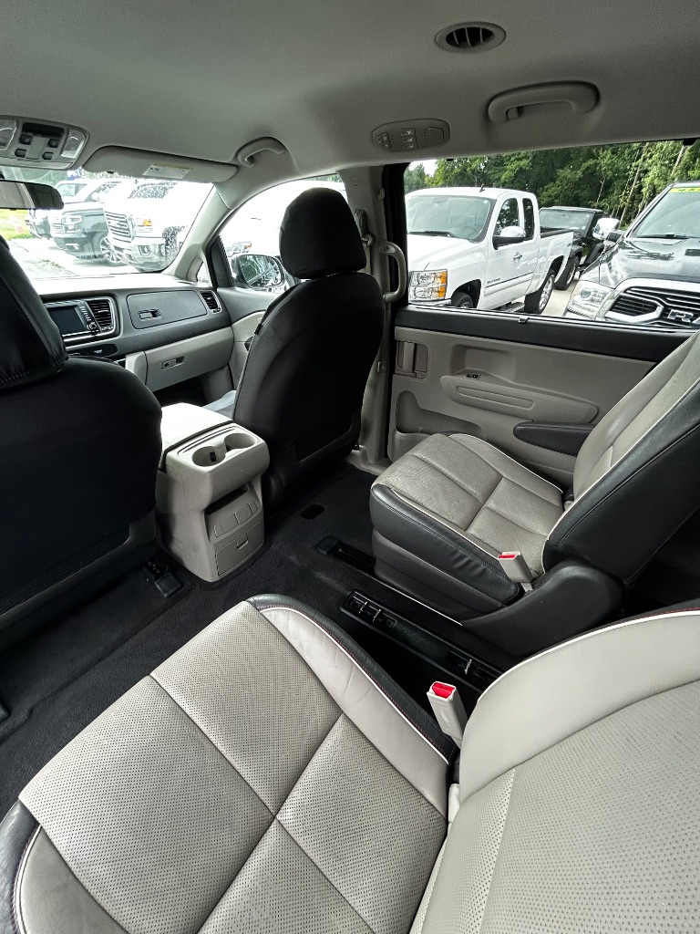 2017 Kia Sedona - $9,400