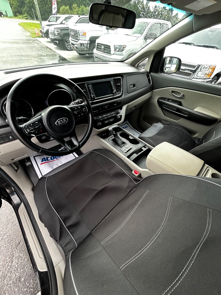 2017 Kia Sedona - $9,400