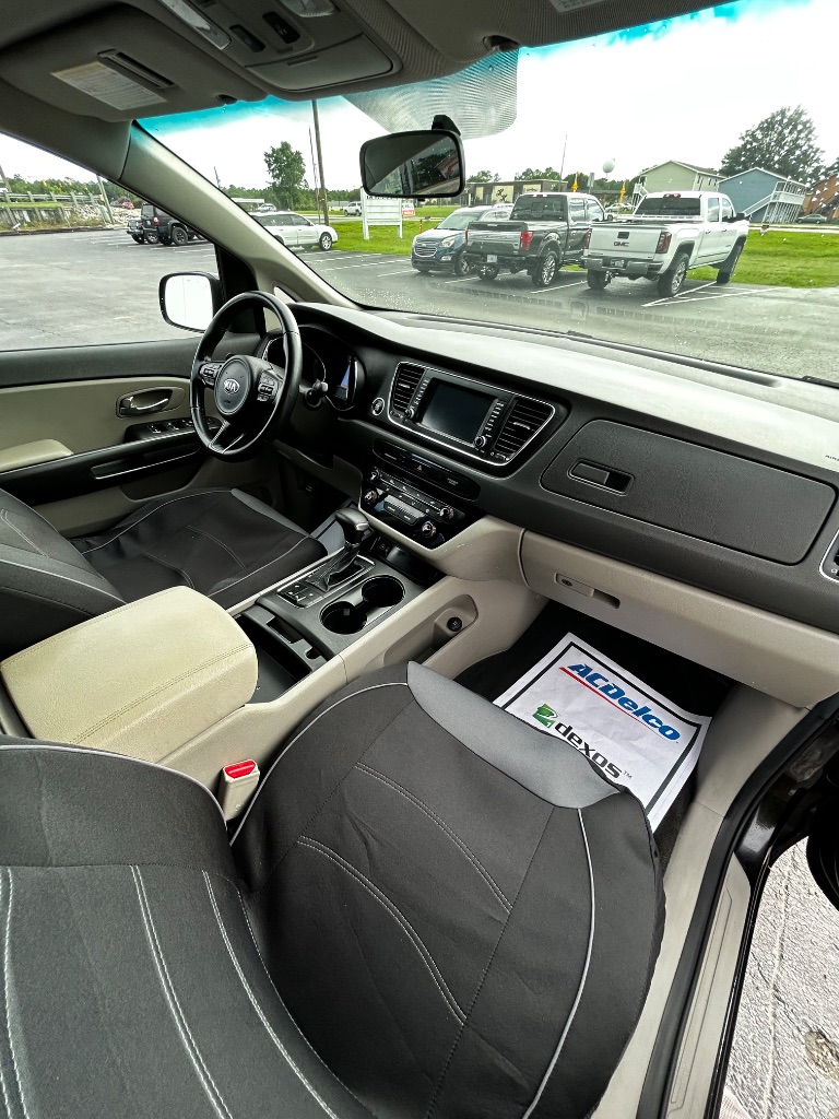 2017 Kia Sedona - $9,400