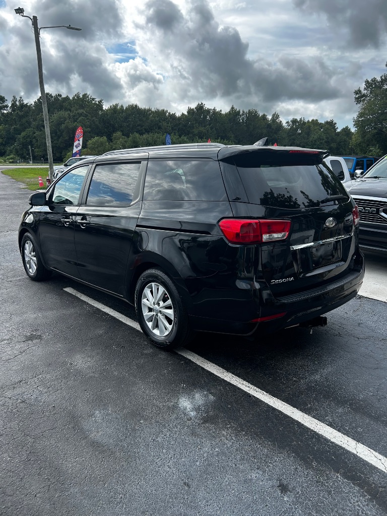2017 Kia Sedona - $9,400