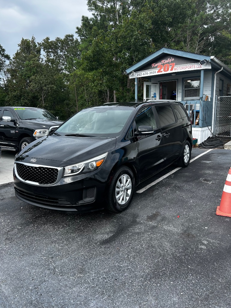 2017 Kia Sedona - $9,400