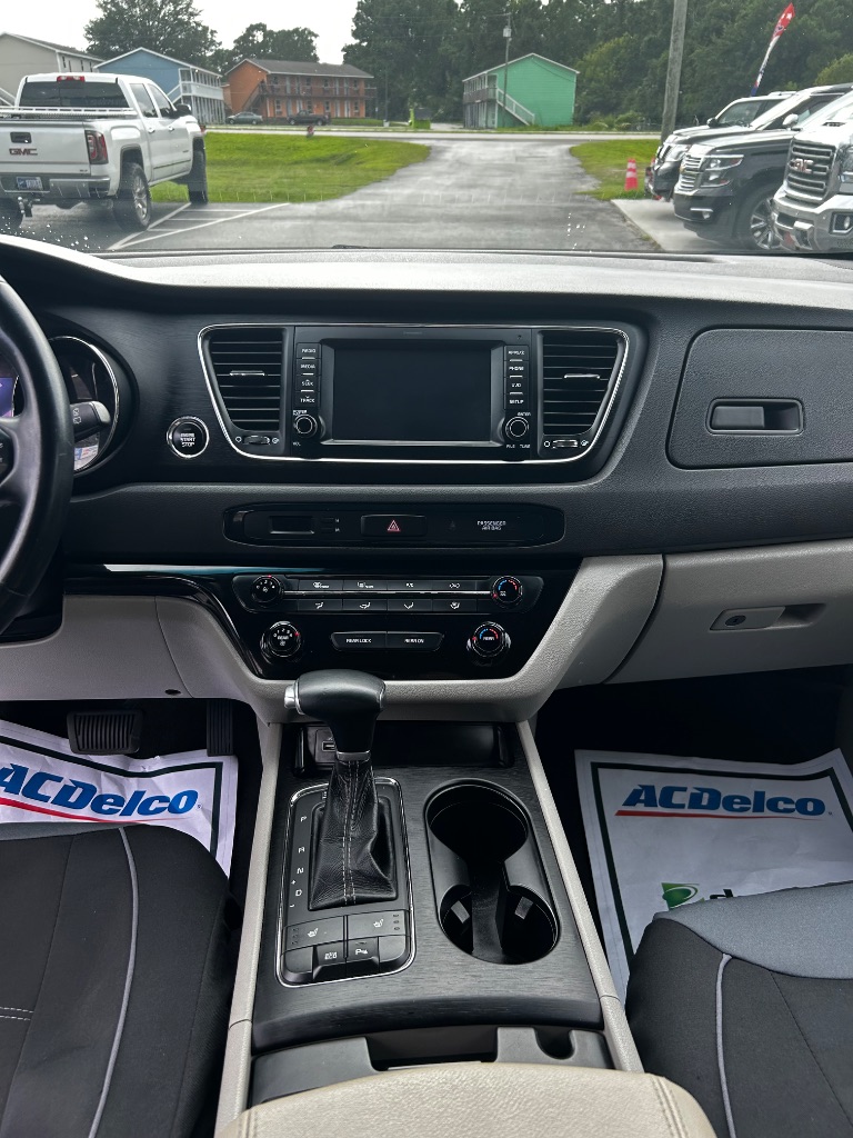 2017 Kia Sedona - $9,400