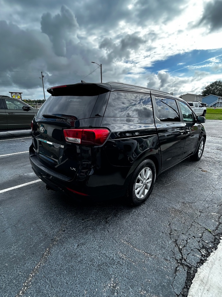 2017 Kia Sedona - $9,400