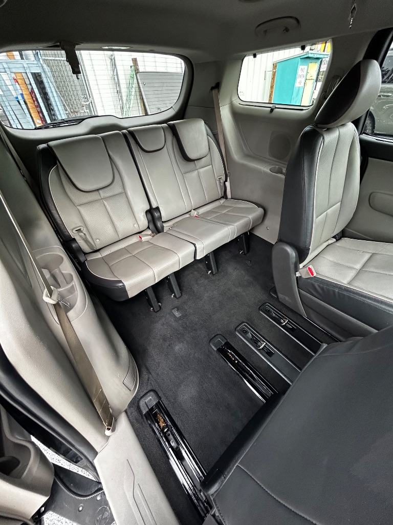 2017 Kia Sedona - $9,400