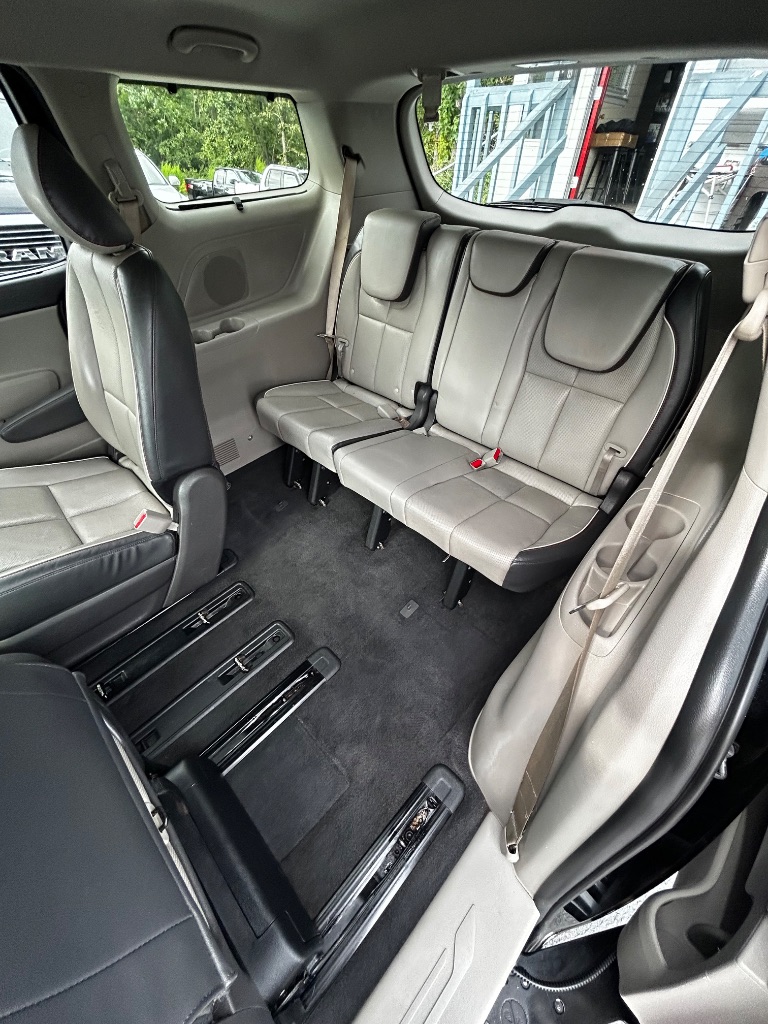 2017 Kia Sedona - $9,400