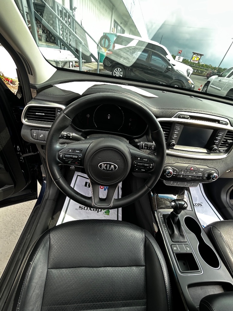 2018 Kia Sorento - $13,900