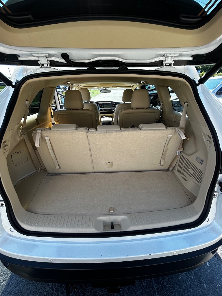 2016 Toyota Highlander - $17,500