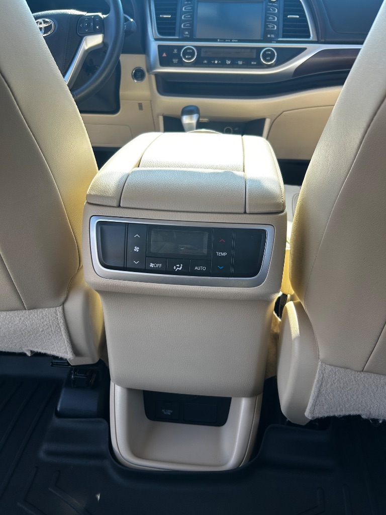 2016 Toyota Highlander - $17,500