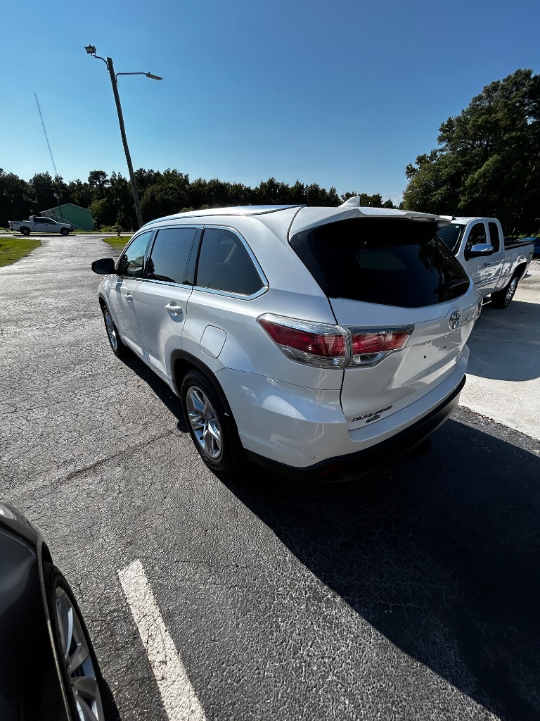 2016 Toyota Highlander - $17,500