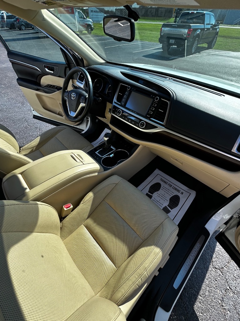 2016 Toyota Highlander - $17,500