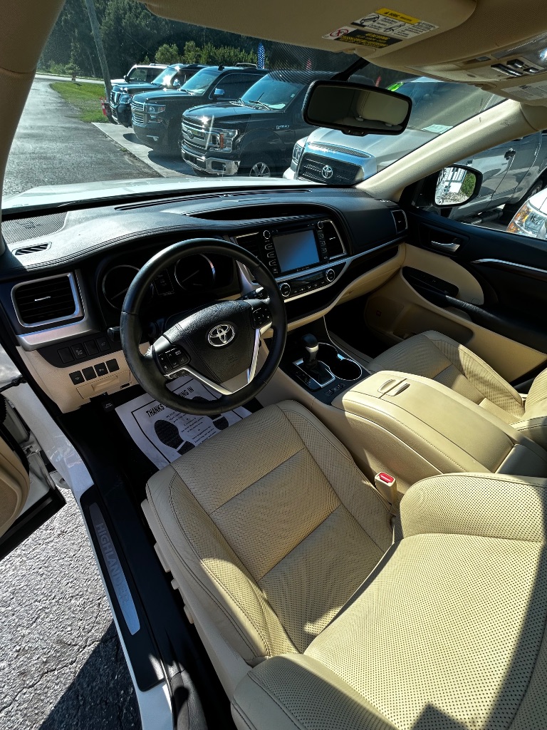 2016 Toyota Highlander - $17,500