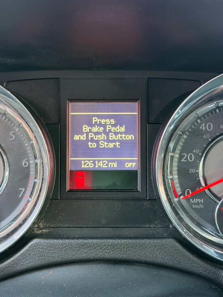 2015 Chrysler Town And Country - $10,900
