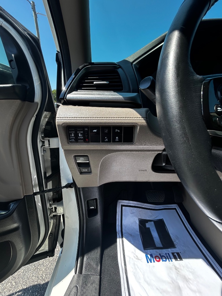 2019 Honda Odyssey - $21,800