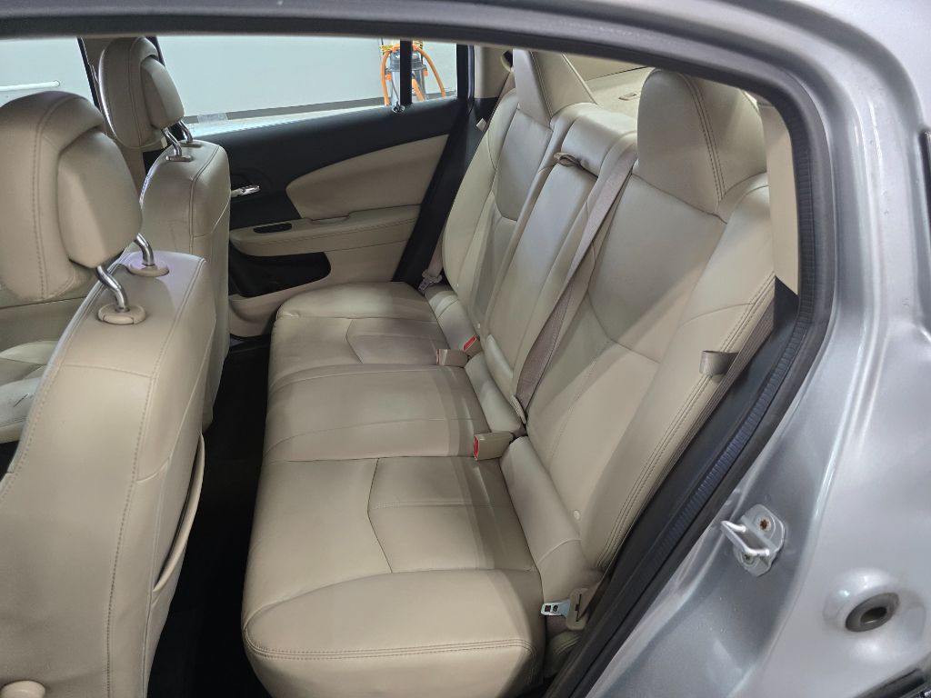 2014 Chrysler 200 - $5,500