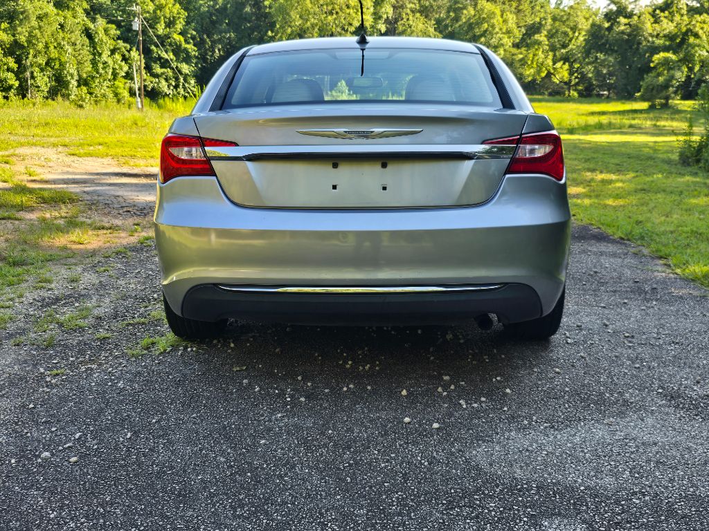 2014 Chrysler 200 - $5,500