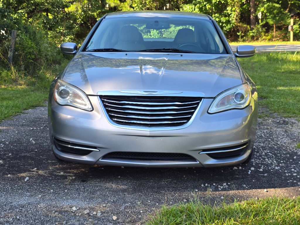 2014 Chrysler 200 - $5,500