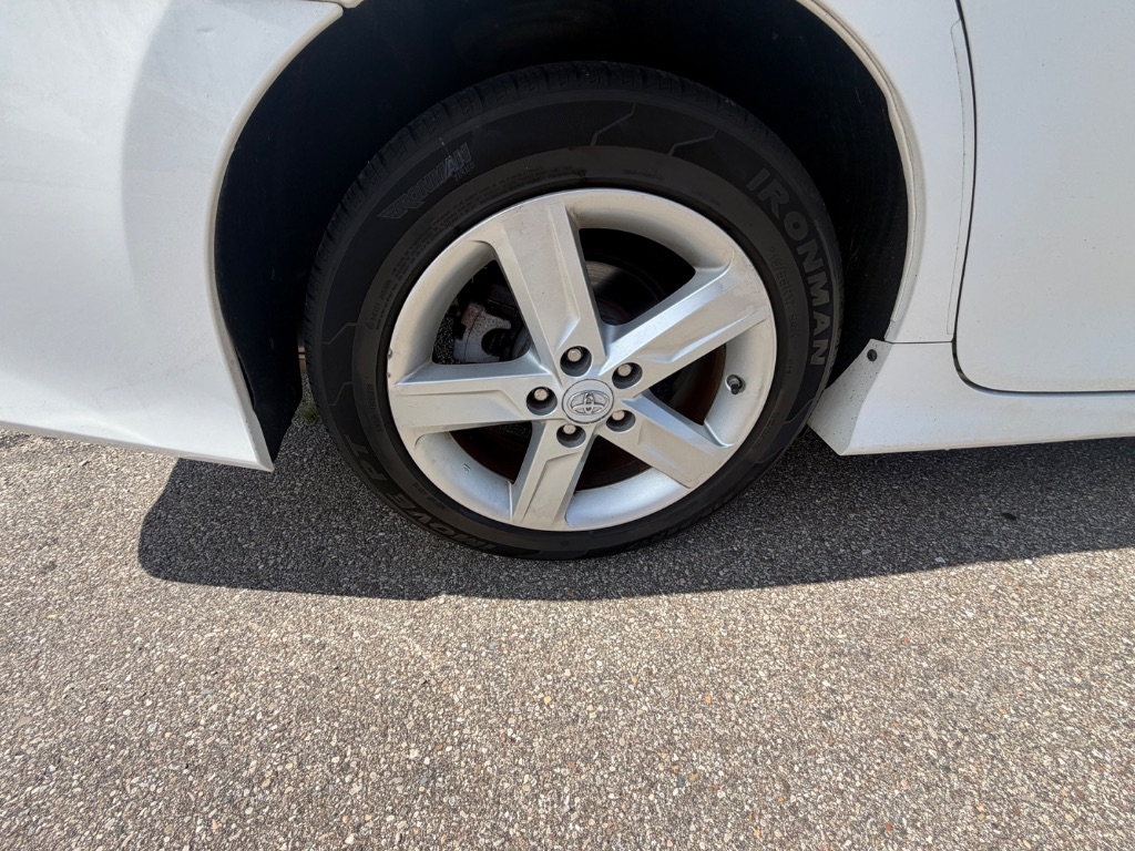 2012 Toyota Camry - $9,000