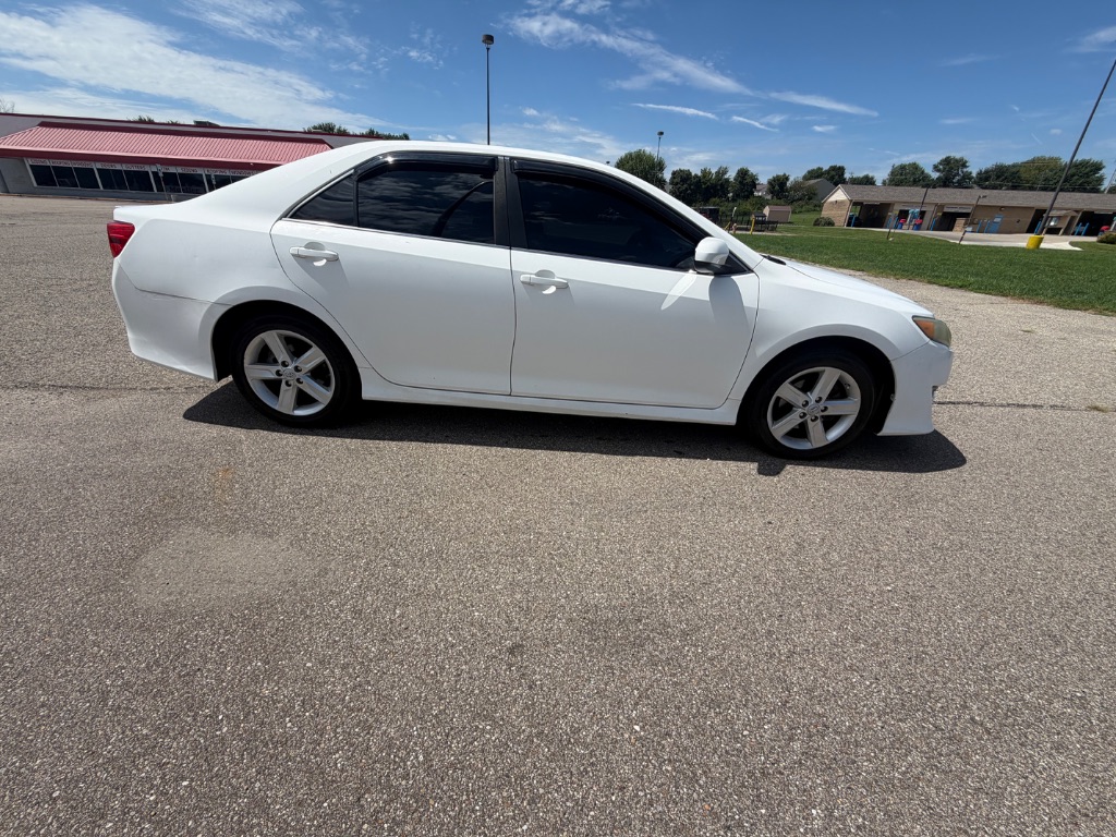 2012 Toyota Camry - $9,000