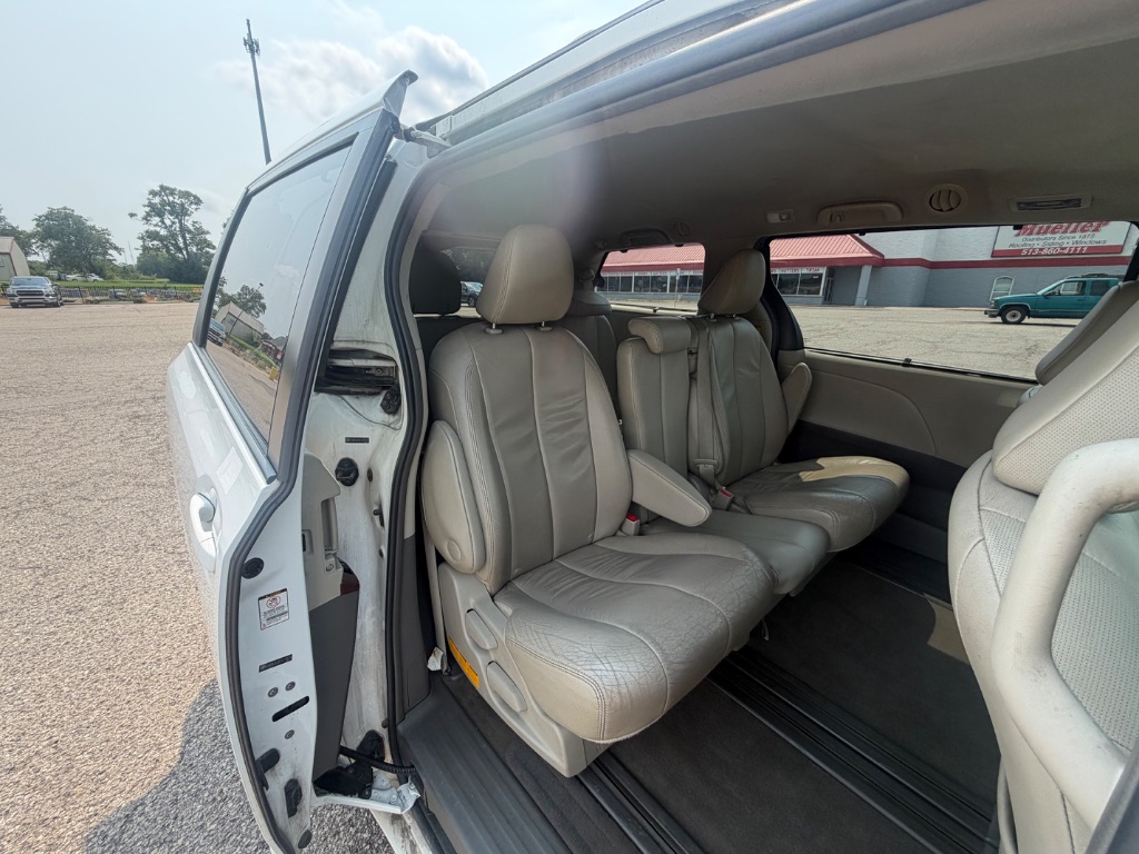 2012 Toyota Sienna - $10,300