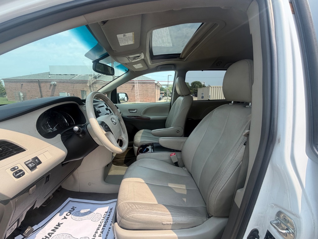 2012 Toyota Sienna - $10,300