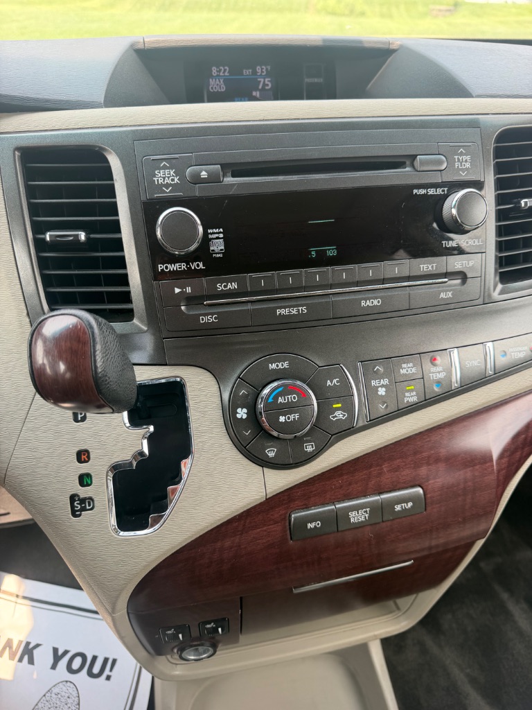 2012 Toyota Sienna - $10,300