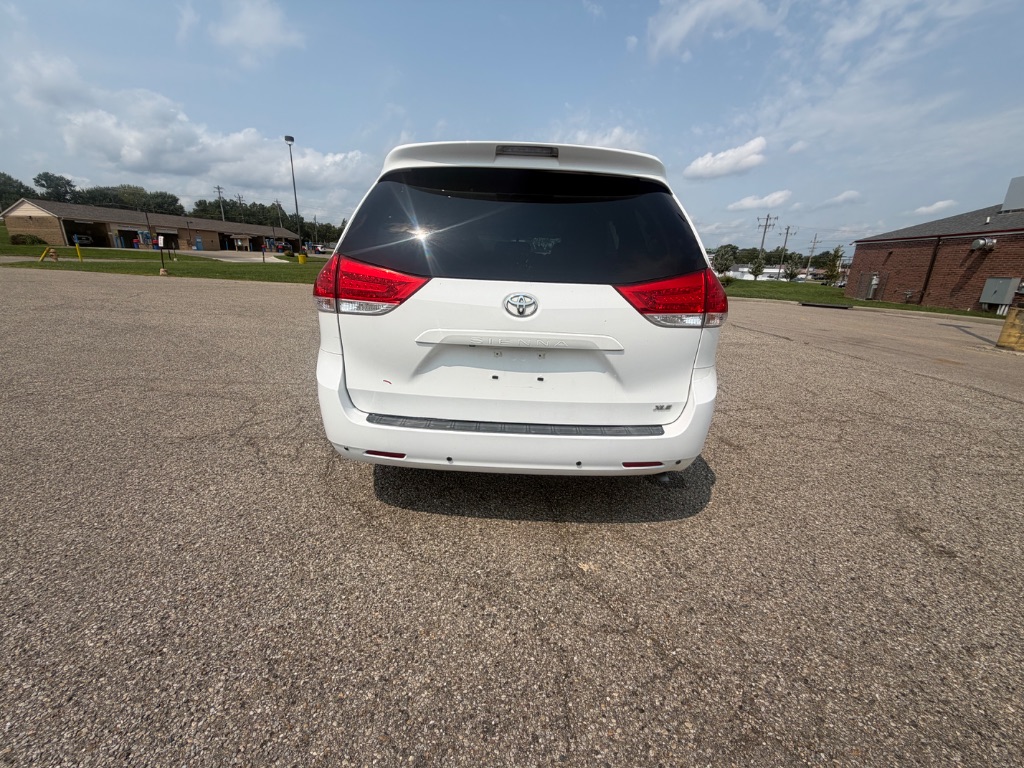 2012 Toyota Sienna - $10,300