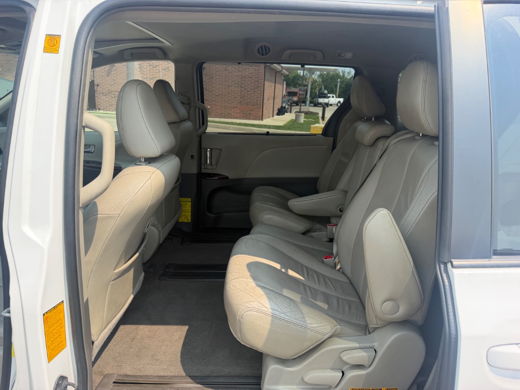 2012 Toyota Sienna - $10,300