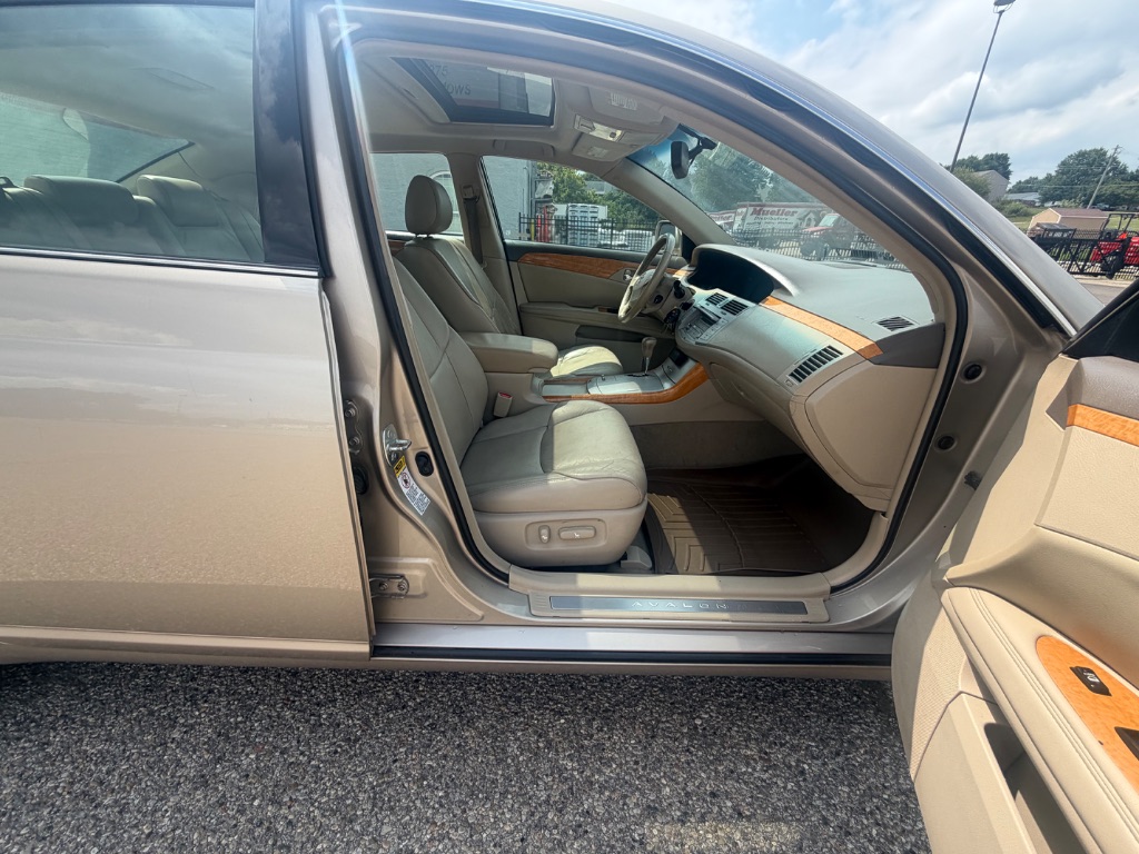 2006 Toyota Avalon - $5,000