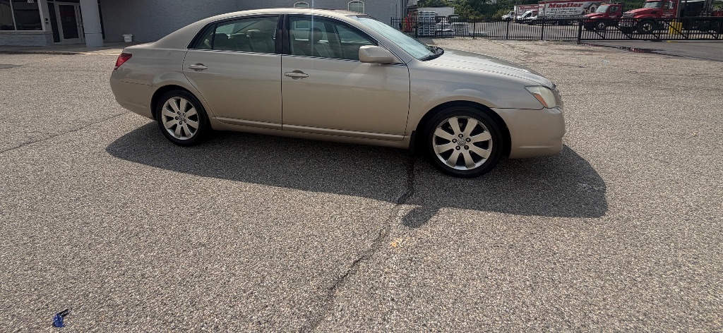 2006 Toyota Avalon - $5,000