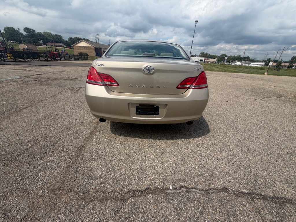 2006 Toyota Avalon - $5,000