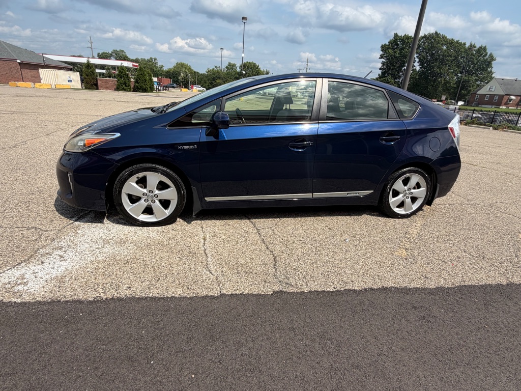 2012 Toyota Prius - $9,600