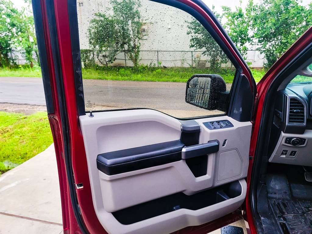 2017 Ford F150 XLT photo