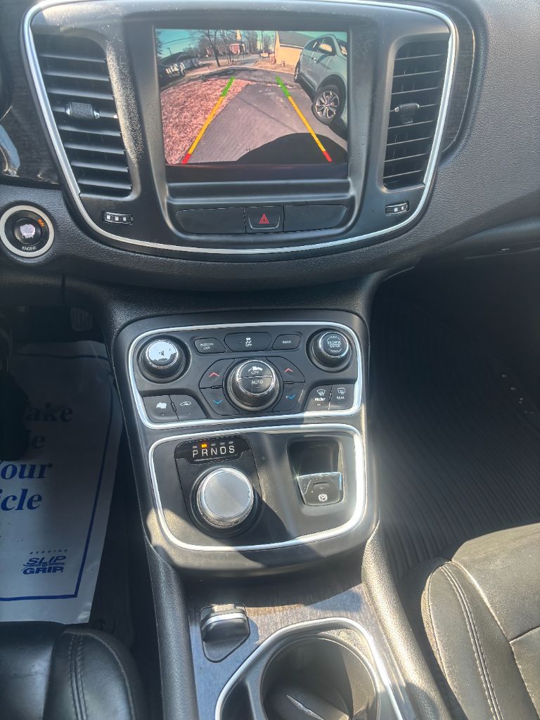 2015 Chrysler 200 C photo