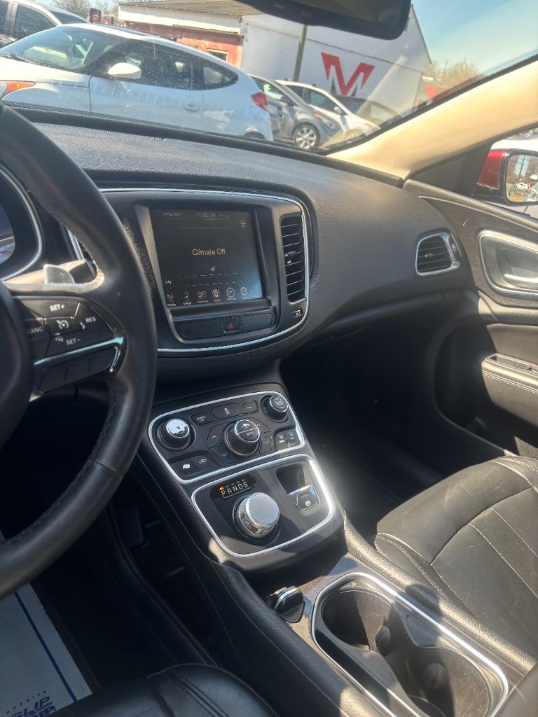 2015 Chrysler 200 C photo