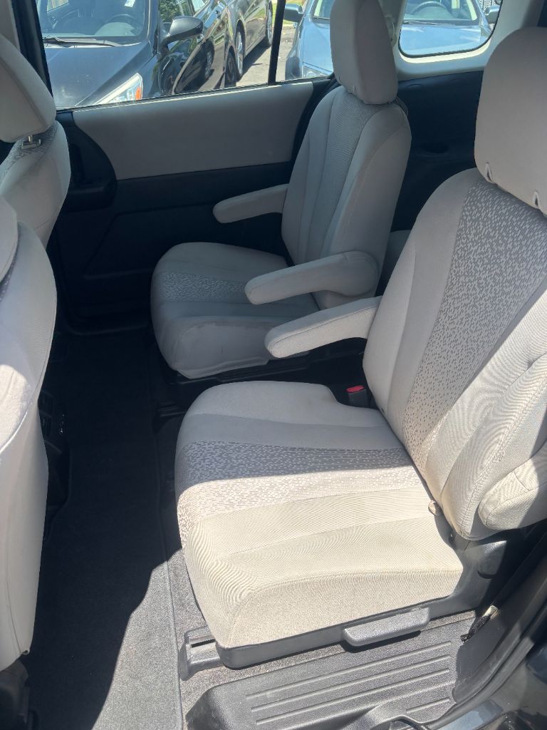 2012 Mazda Mazda5 Sport photo