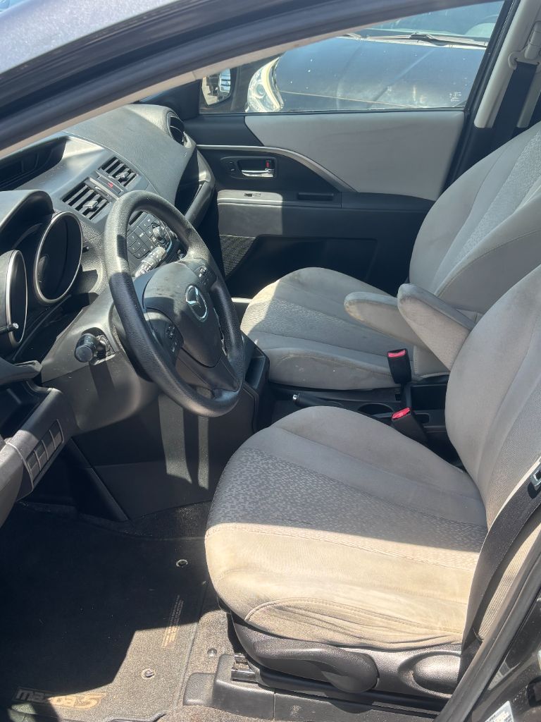 2012 Mazda Mazda5 Sport photo